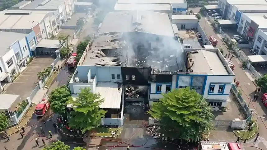 Three Warehouses Ablaze in Taman Tekno, South Tangerang