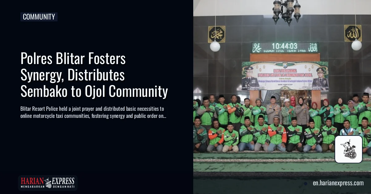 Polres Blitar Fosters Synergy, Distributes Sembako to Ojol Community