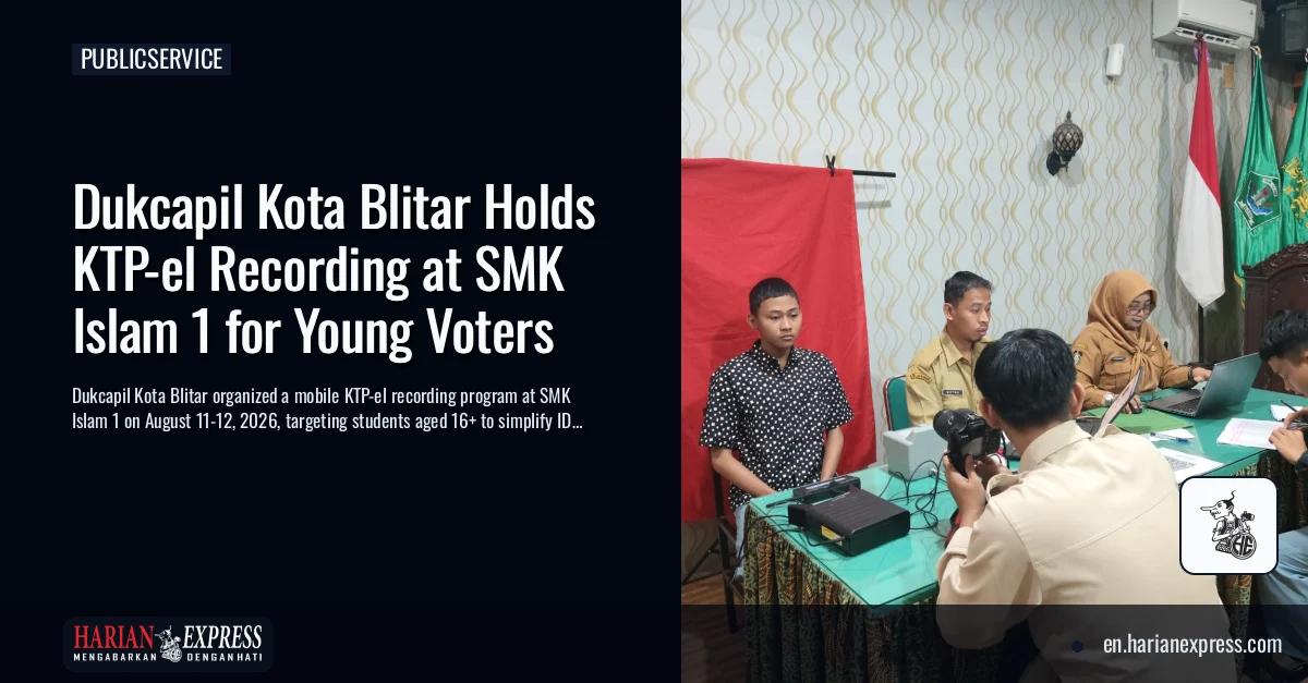 Dukcapil Kota Blitar Holds KTP-el Recording at SMK Islam 1 for Young Voters